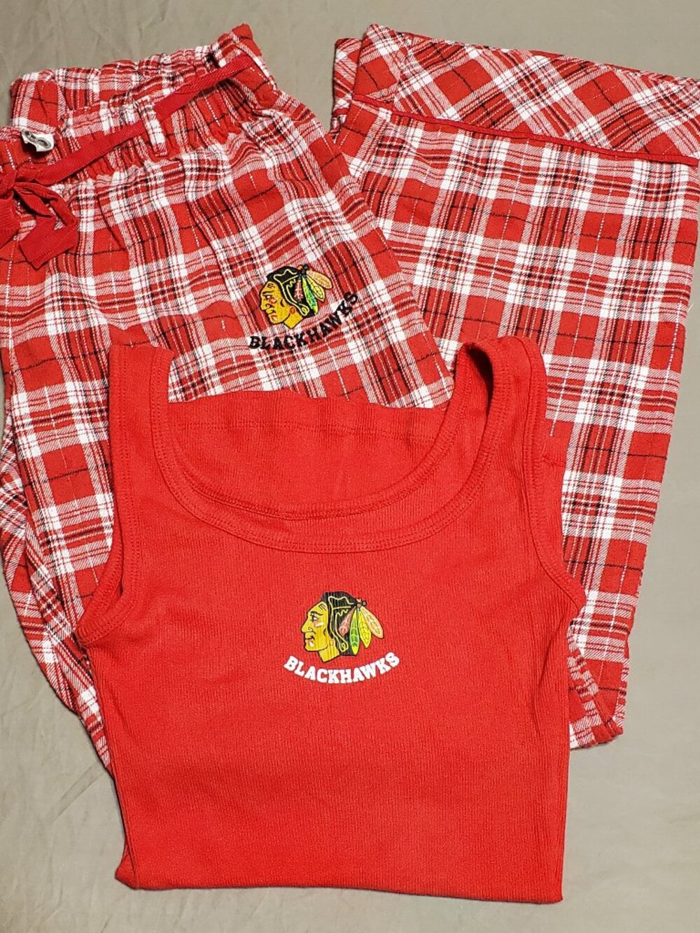 Women's Blackhawks 2 pc. pajama set NHL authentic Size: M EUC! Worn once!
